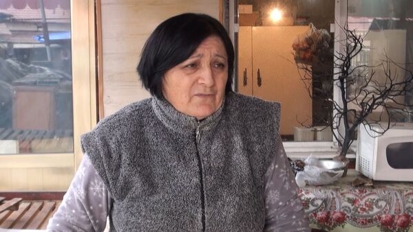 Ստեփանակերտի բնակչուհին հաց պատրաստելիս պատմում է պատերազմի մասին - Sputnik Արմենիա