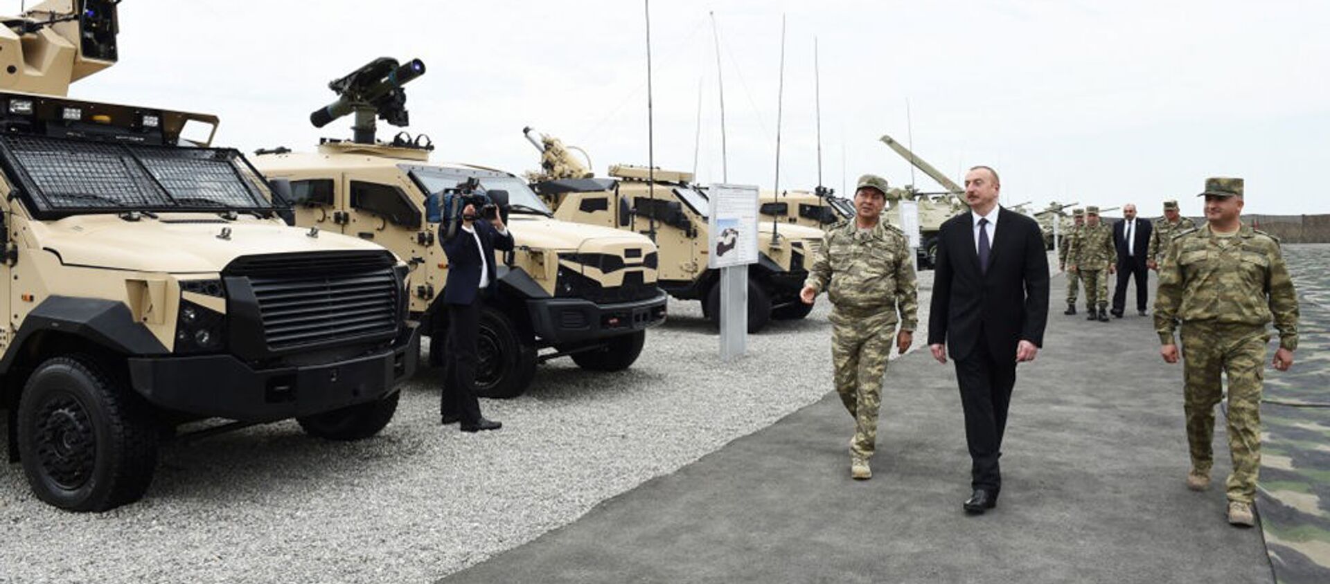 Президент Азербайджана Ильхам Алиев во время визита в военную часть (5 июня 2018). Азербайджан - Sputnik Армения, 1920, 18.10.2020