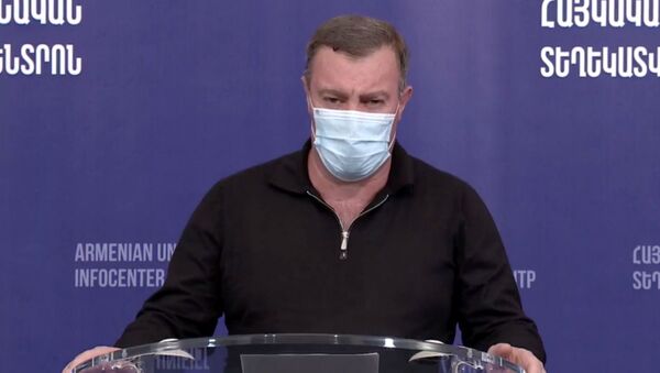 Брифинг с участием отца Альберта Ованнисяна - Артака Ованнисяна (19 октября 2020). Еревaн - Sputnik Արմենիա