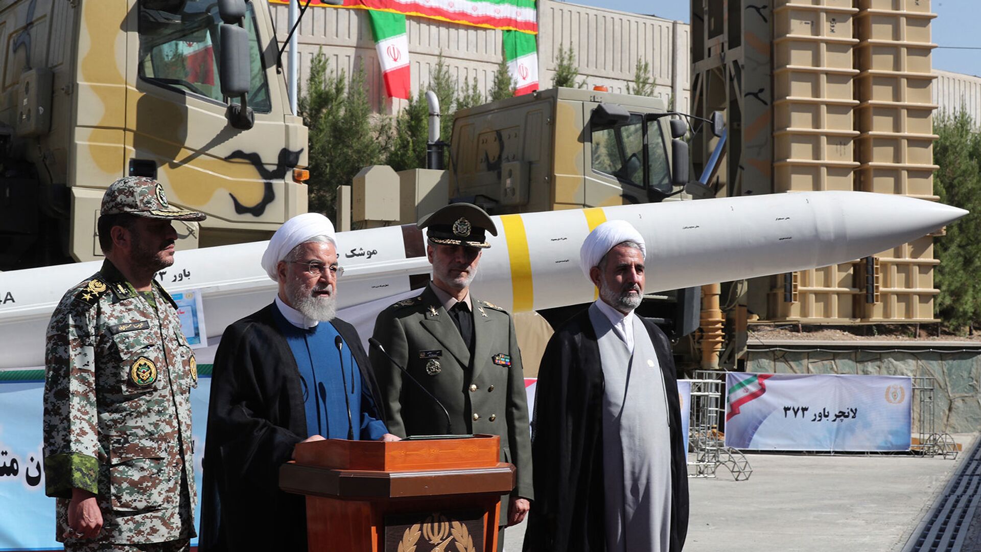 Президент Ирана Хасан Роухани во время презентации зенитной ракетной системы Bavar-373 (22 августа 2019). Иран - Sputnik Армения, 1920, 07.12.2022