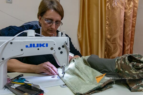 Երկրորդ «ռազմաճակատ». Գորիսում անվճար համազգեստ են կարում կամավորների համար Երկրորդ «ռազմաճակատ». Գորիսում անվճար համազգեստ են կարում կամավորների համար - Sputnik Արմենիա