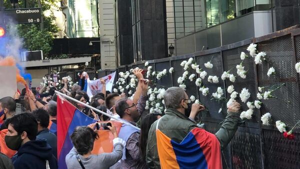 Акция протеста армян диаспоры Аргентины перед посольством Израиля (27 октября 2020). Буэнос-Айрес - Sputnik Արմենիա