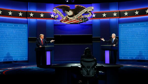 Кандидат в президенты США от Демократической партии Джо Байден и президент США Дональд Трамп принимают участие во второй президентской кампании 2020 года в дебатах в Университете Белмонт (22 октября 2020). Нэшвилль - Sputnik Արմենիա