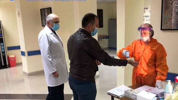 Министр здравоохранения Арсен Торосян посетил медцентры Гегаркуникской области (30 октября 2020). Гегаркуник - Sputnik Արմենիա