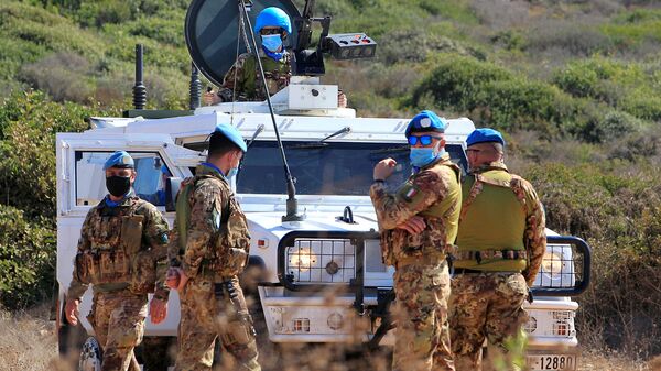 Миротворцы ООН возле автомобиля ООН недалеко от ливано-израильской границы (14 октября 2020). Южный Ливан - Sputnik Արմենիա