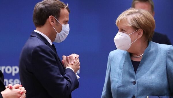 Канцлер Германии Ангела Меркель и президент Франции Эммануэль Макрон принимают участие в очном саммите ЕС (15 октября 2020). Брюссель - Sputnik Армения