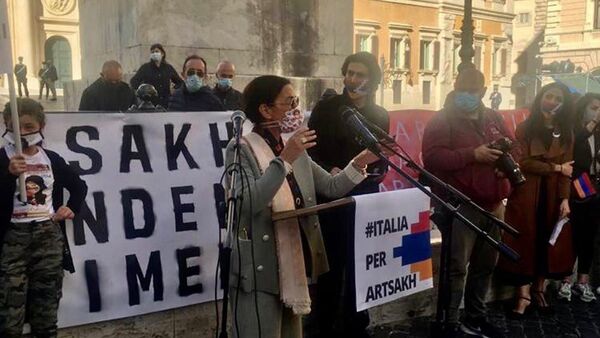 Акция протеста в поддержку Карабаха в Риме  - Sputnik Армения