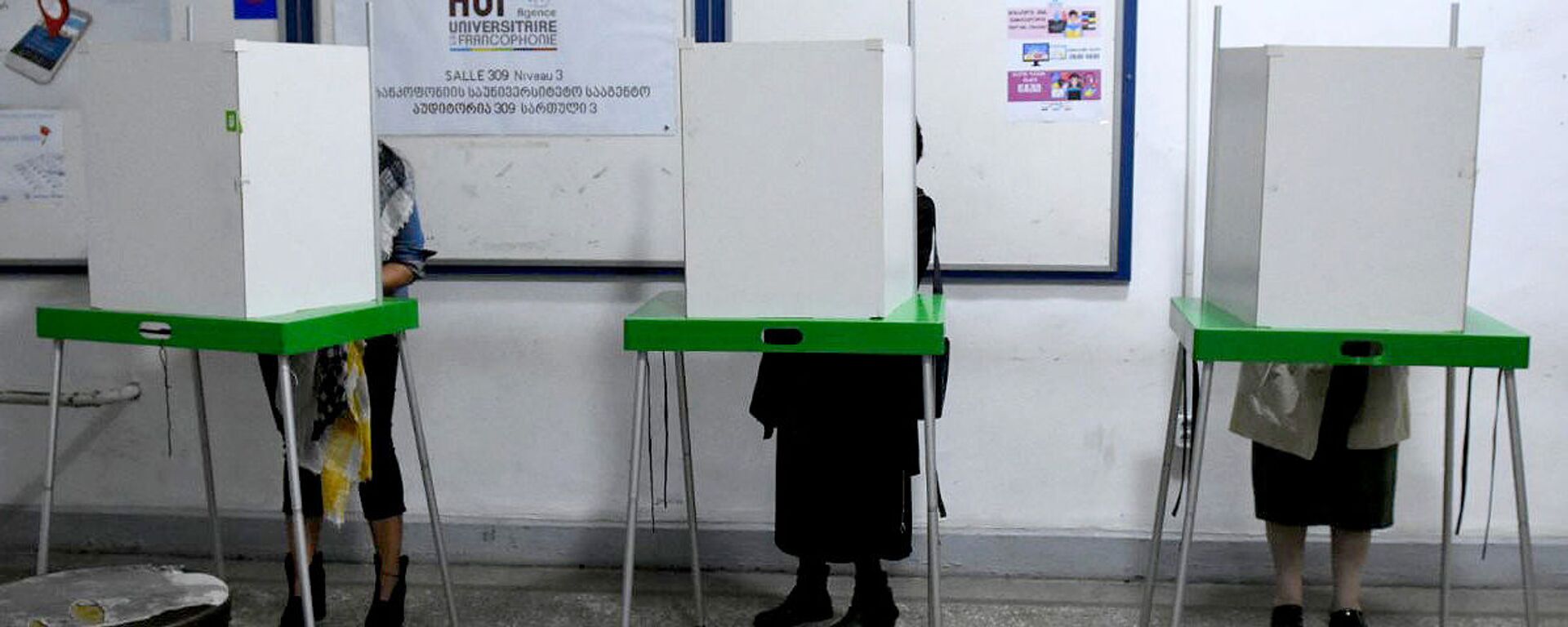 Избиратели принимают участие в голосовании на парламентских выборах в Грузии (31 октября 2020). Тбилиси - Sputnik Армения, 1920, 03.10.2021