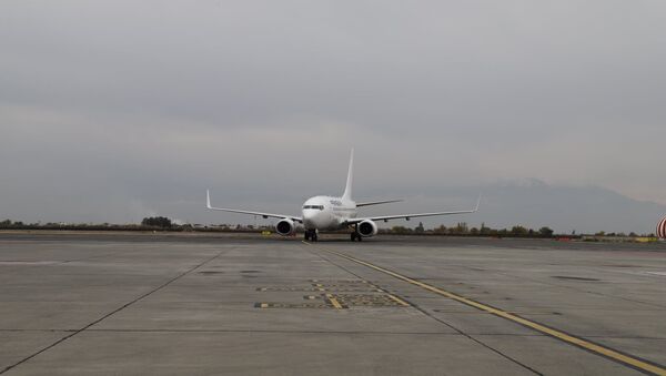 Самолет с гуманитарной помощью из российского Пятигорска  прибыла в Армению (5 ноября 2020). Еревaн - Sputnik Армения