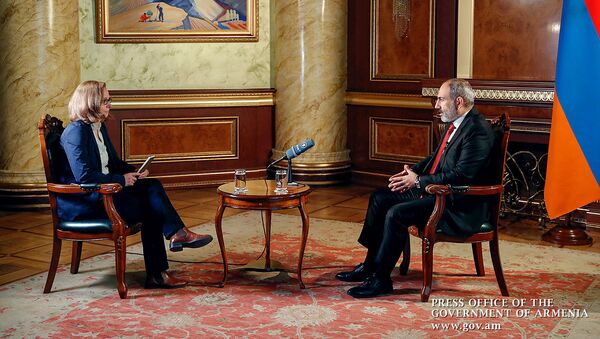 Премьер-министр Никол Пашинян во время интервью немецкому телеканалу ARD - Sputnik Արմենիա