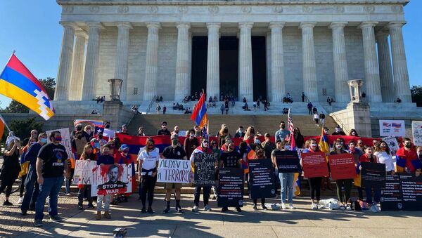 Безмолвная акция протеста у Мемориала Линкольна, организованная отделением AYF Ани (9 ноября 2020). Вашингтон - Sputnik Արմենիա