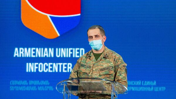 Представитель Армии Обороны Арцаха Сурен Сарумян во время брифинга в Едином информационном центре (9 ноября 2020). Еревaн - Sputnik Армения