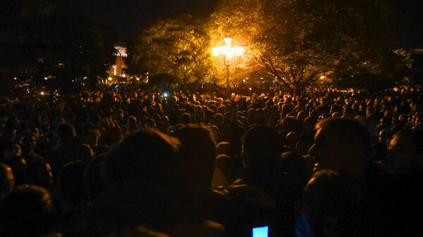 Недовольные решением премьер-министра граждане ворвались в Парламент (10 ноября 2020). Еревaн - Sputnik Армения