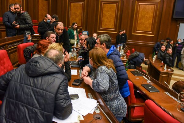 Оппозиция Армении готовит проект по дератификации соглашения по Карабаху Оппозиция Армении готовит проект по дератификации соглашения по Карабаху - Sputnik Армения
