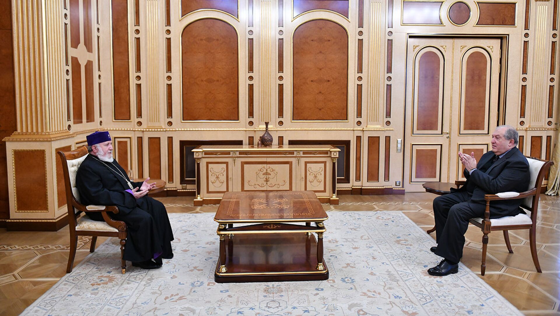 Президент Армен Саркисян встретился с Католикосом Гарегином Вторым (11 ноября 2020). Еревaн - Sputnik Արմենիա, 1920, 23.06.2021