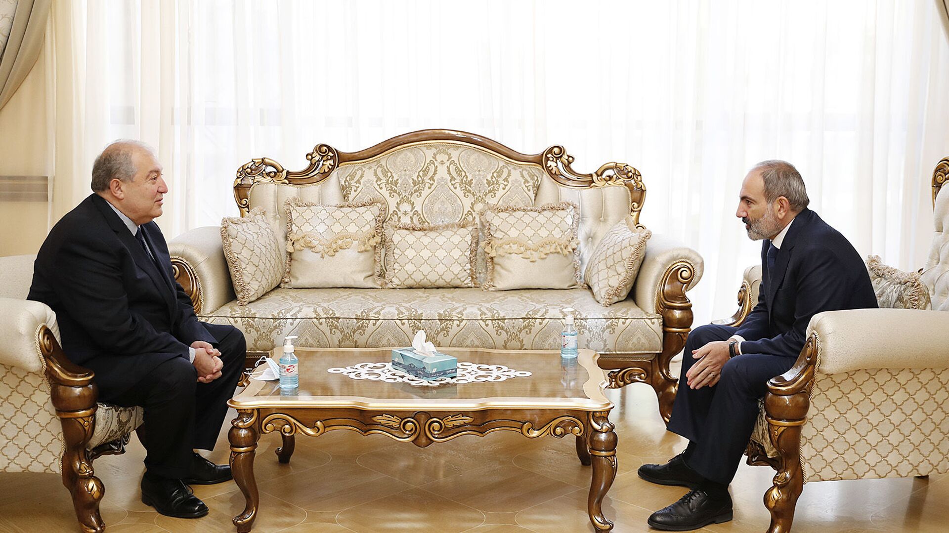 Встреча премьер-министра Никола Пашиняна и президента Армена Саркисяна (12 ноября 2020). Еревaн - Sputnik Արմենիա, 1920, 06.03.2021