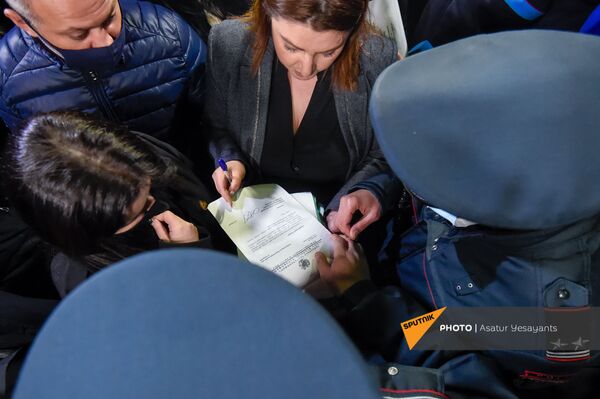 Семерых депутатов партии Царукяна вызвали на допрос в Специальную следственную службу Семерых депутатов партии Царукяна вызвали на допрос в Специальную следственную службу - Sputnik Армения