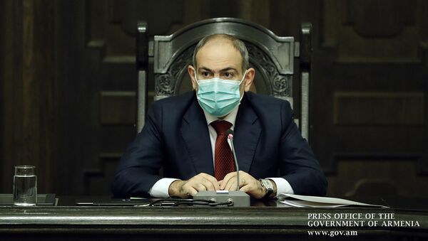 Премьер-министр Никол Пашинян провел совещание по вопросу обеспечения социальных гарантий семьям погибших на войне военнослужащих (14 ноября 2020). Еревaн - Sputnik Արմենիա
