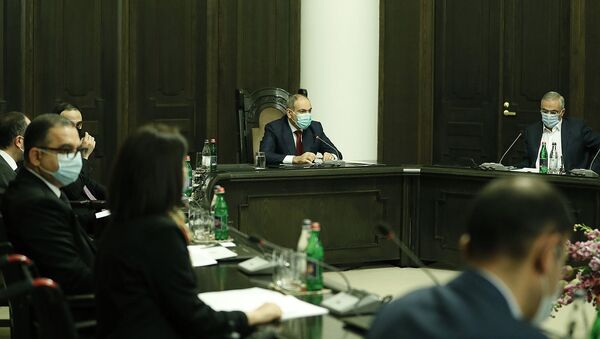 Премьер-министр Никол Пашинян провел совещание по вопросу обеспечения социальных гарантий семьям погибших на войне военнослужащих (14 ноября 2020). Еревaн - Sputnik Армения