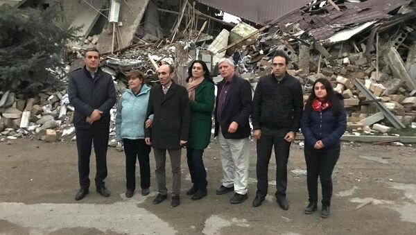 Омбудсмен НКР Артак Бегларян принял Кэролайн Кокс и Армана Татояна (14 ноября 2020). Степанакерт - Sputnik Արմենիա