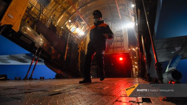 Спецборт авиации МЧС России с аэромобильным госпиталем приземлился в Ереване (15 ноября 2020). Армения - Sputnik Армения