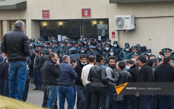 Акция протеста родителей солдат пропавших без вести у здания Минобороны (16 ноября 2020). Еревaн Акция протеста родителей солдат пропавших без вести у здания Минобороны (16 ноября 2020). Еревaн - Sputnik Армения