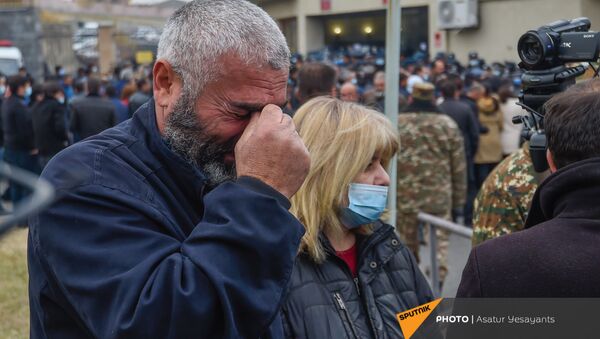 Акция протеста родителей солдат пропавших без вести у здания Минобороны (16 ноября 2020). Еревaн - Sputnik Армения