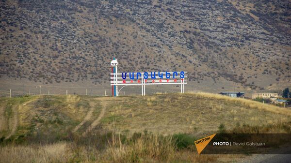 Колонна российских миротворцев направляется к монастырскому комплексу Дадиванк (16 ноября 2020). Карабах - Sputnik Армения