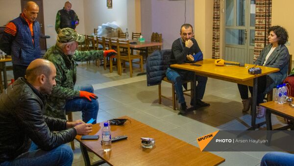 Глава общины Мегри Мхитар Закарян на встрече с гражданами - Sputnik Армения