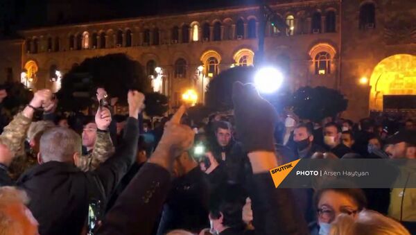 Митинг сторонников действующего правительства на площади Республики (18 ноября 2020). Еревaн - Sputnik Արմենիա