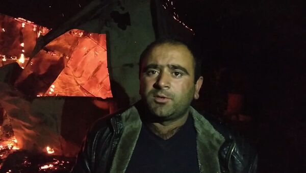 Житель Нор Айкаджура в Мартакертском районе Карабаха сжигает свой магазин - Sputnik Армения