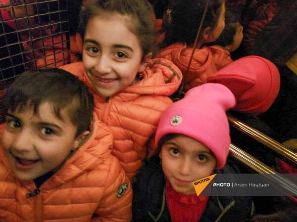 Разве мы не один народ?! Как уживаются в Горисе арцахцы и психологи из Диаспоры Разве мы не один народ?! Как уживаются в Горисе арцахцы и психологи из Диаспоры - Sputnik Армения