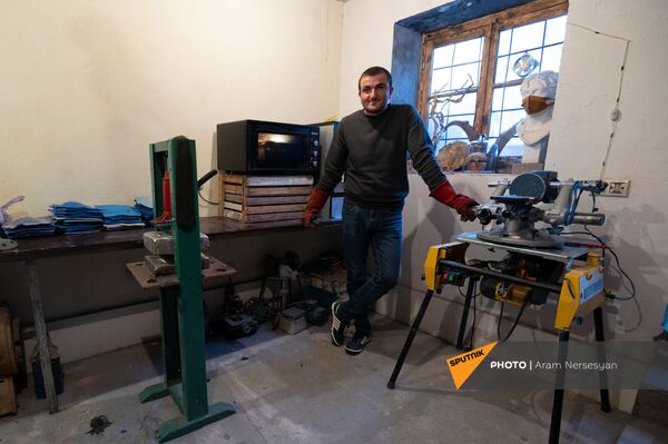 «Ընկնում ենք, բայց չենք ծնկում», կամ պատերազմի օգնության ծրագրերը վերածվում են ստարտափերի «Ընկնում ենք, բայց չենք ծնկում», կամ պատերազմի օգնության ծրագրերը վերածվում են ստարտափերի - Sputnik Արմենիա