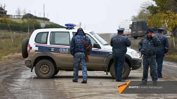 Блокпост полиции на дороге Степанакерт-Мартакерт в Аскеранском районе (20 ноября 2020). Карабах - Sputnik Армения