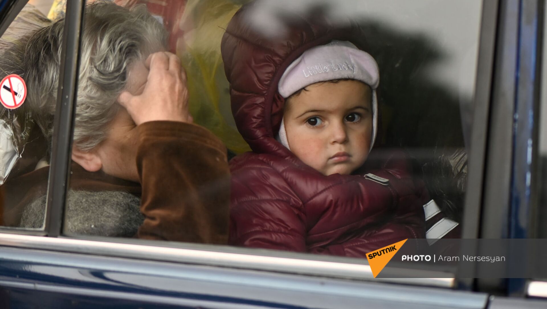 Беженцы из Карабаха прибывают из Армении в Степанакерт (20 ноября 2020). Карабах - Sputnik Армения, 1920, 08.02.2021