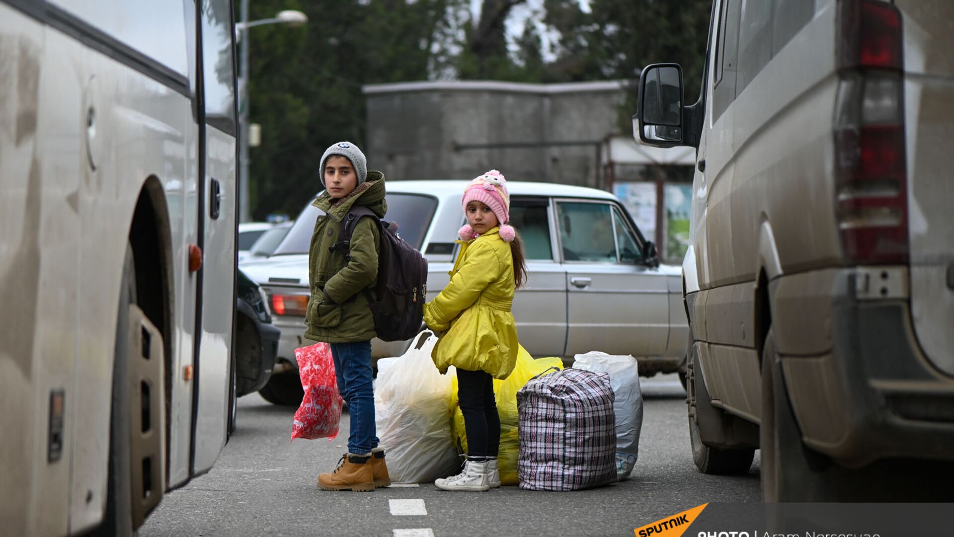 Беженцы из Карабаха прибывают из Армении в Степанакерт (20 ноября 2020). Карабах - Sputnik Армения, 1920, 10.03.2022
