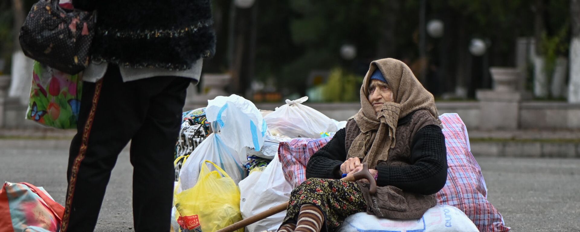 Беженцы из Карабаха прибывают из Армении в Степанакерт (20 ноября 2020). Карабах - Sputnik Արմենիա, 1920, 17.06.2021