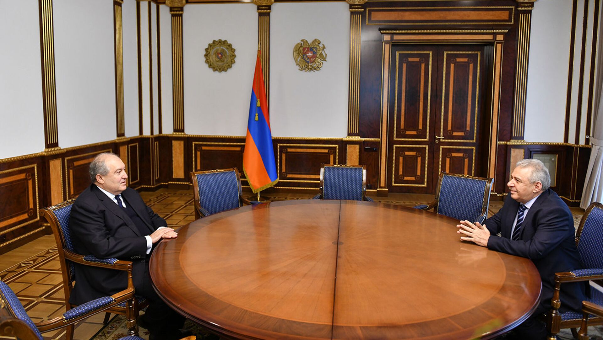 Президент Армен Саркисян принял новоназначенного Министра обороны Вагаршака Арутюняна (20 ноября 2020). Еревaн - Sputnik Արմենիա, 1920, 27.05.2021