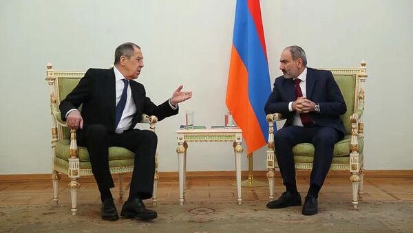 Премьер-министр Армении Никол Пашинян встретился с министром иностранных дел России Сергеем Лавровым (21 ноября 2020). Еревaн - Sputnik Армения