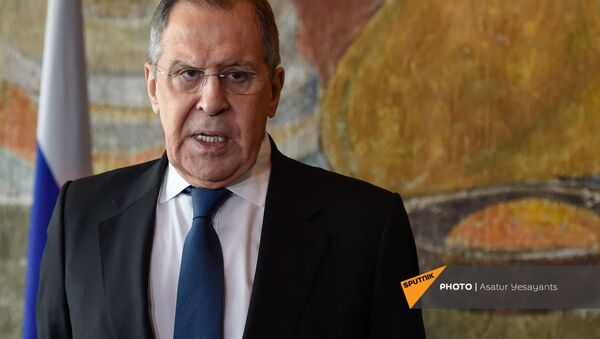 Министр иностранных дел России Сергей Лавров во время брифинга по итогам визита в Армению (21 ноября 2020). Еревaн - Sputnik Армения