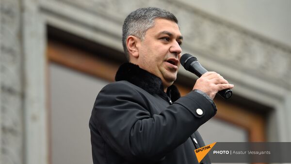 Руководитель партии Отечество Артур Ванецян выступает на митинге оппозиции на площади Свободы (21 ноября 2020). Еревaн - Sputnik Արմենիա