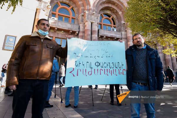 Օգնեք գտնեմ եղբորս դիակը. միջադեպ` Գեղամ Մանուկյանի ճեպազրույցի ժամանակ Օգնեք գտնեմ եղբորս դիակը. միջադեպ` Գեղամ Մանուկյանի ճեպազրույցի ժամանակ - Sputnik Արմենիա