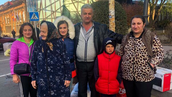 57 карабахцев, временно поселившихся в Гюмри, возвращаются на родину (23 ноября 2020). Гюмри - Sputnik Армения