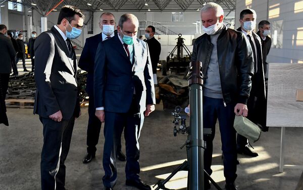 Премьер-министр Никол Пашинян посетил научно-производственное объединение “Гарни Лер” и новый военно-промышленный завод “Арсенал” (23 ноября 2020). Армения - Sputnik Армения