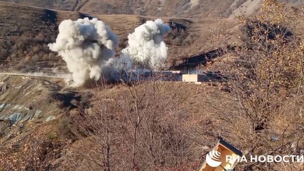 Армянские военные подорвали здания воинской части - Sputnik Արմենիա