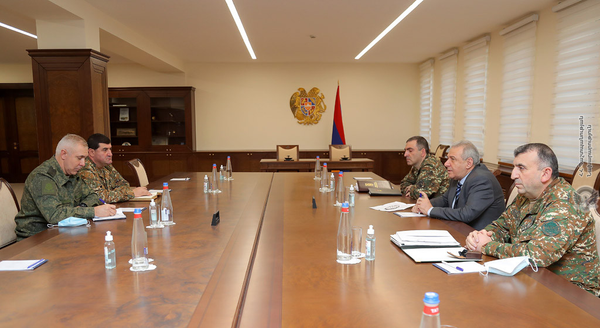 ՀՀ պաշտպանության նախարարը գերիների վերադարձի հարցով խոսել է Ռուստամ Մուրադովի հետ ՀՀ պաշտպանության նախարարը գերիների վերադարձի հարցով խոսել է Ռուստամ Մուրադովի հետ - Sputnik Արմենիա