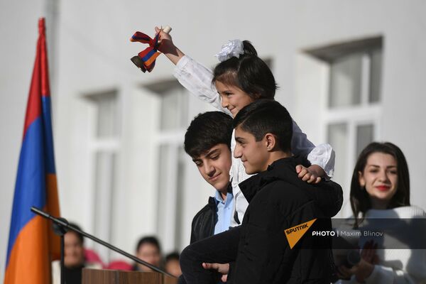 Церемония открытия школы в Степанакерте - Sputnik Армения