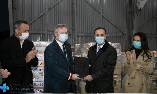 Ֆրանսիայից ուղարկված հումանիտար օգնությունը կբաժանեն բուժհաստատություններին Ֆրանսիայից ուղարկված հումանիտար օգնությունը կբաժանեն բուժհաստատություններին - Sputnik Արմենիա
