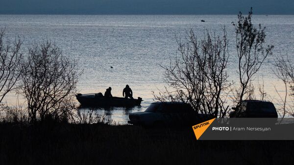 Рыбаки на озере Севан, Гегаркуник - Sputnik Армения