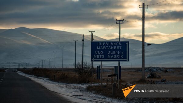 Дорожный указатель на дороге в село Сотк - Sputnik Армения